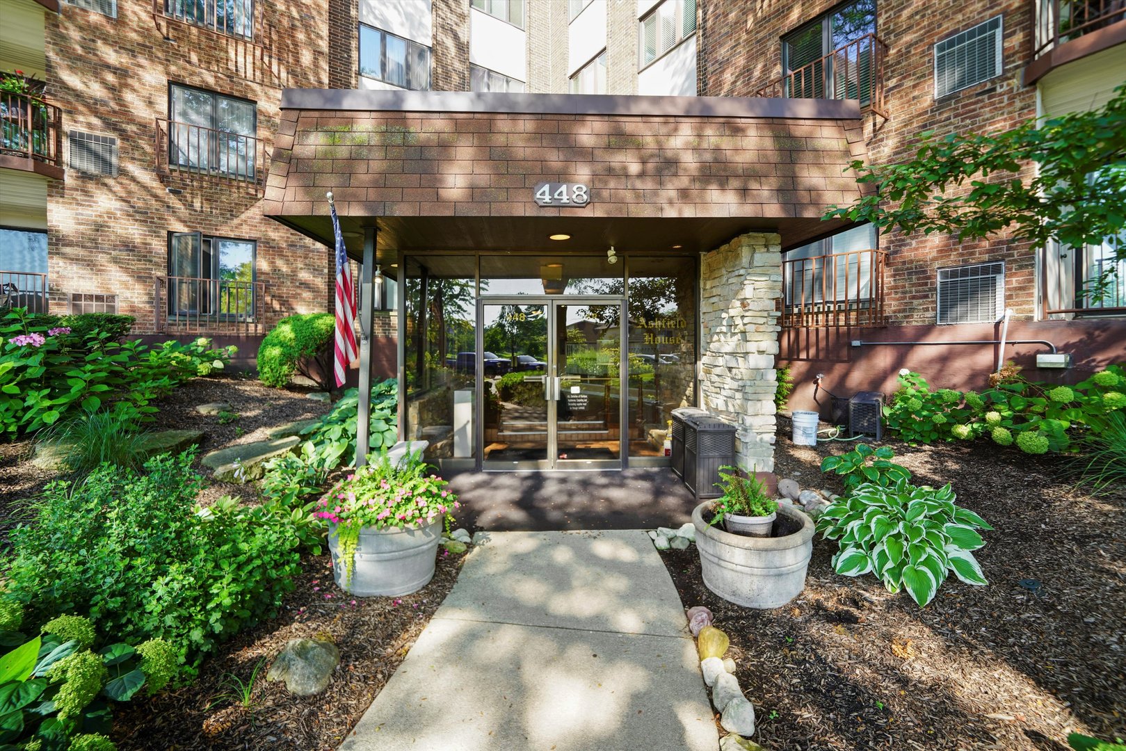 448 Raintree Court #5D, Glen Ellyn, IL 60137