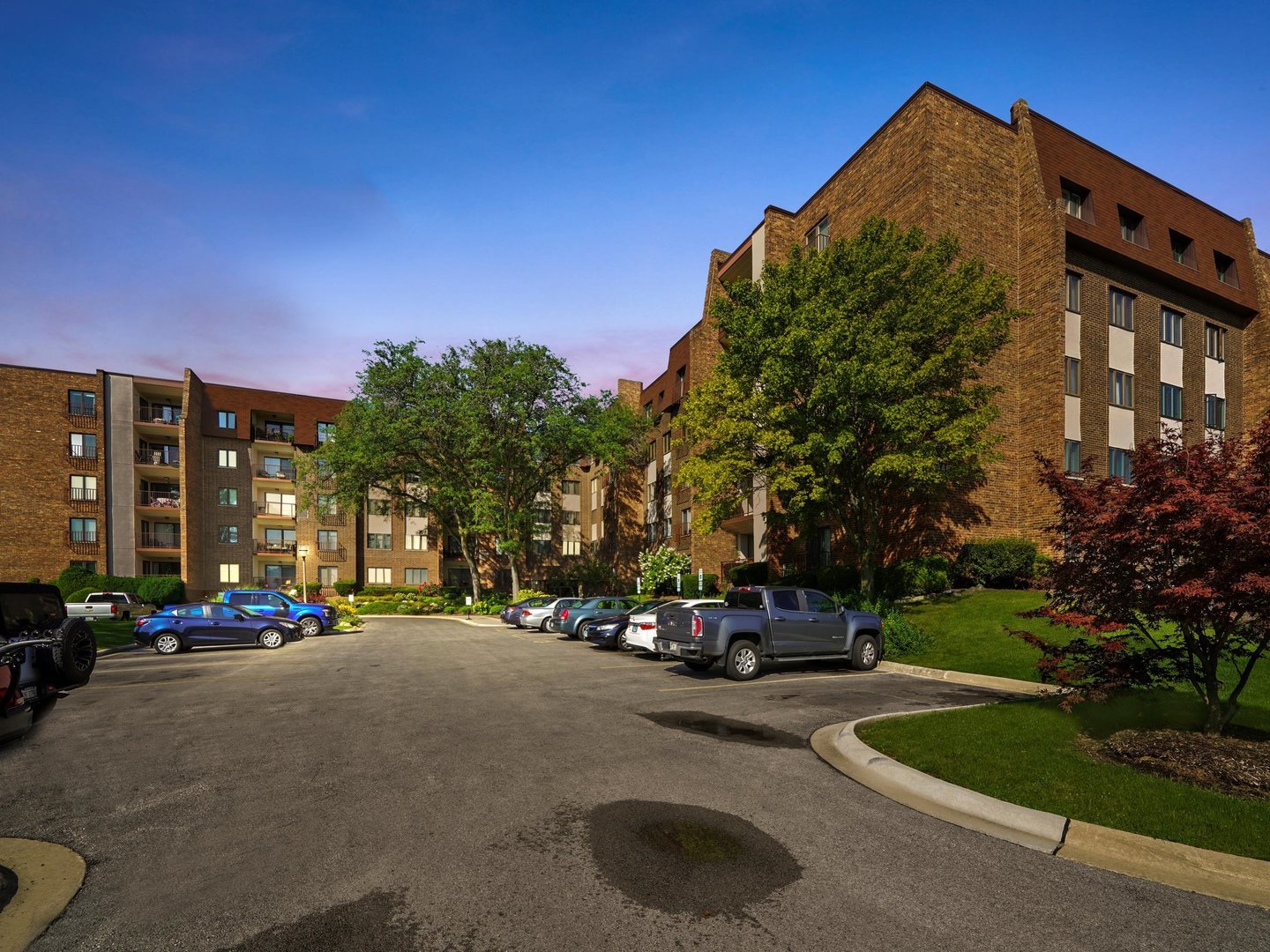 448 Raintree Court #5D, Glen Ellyn, IL 60137