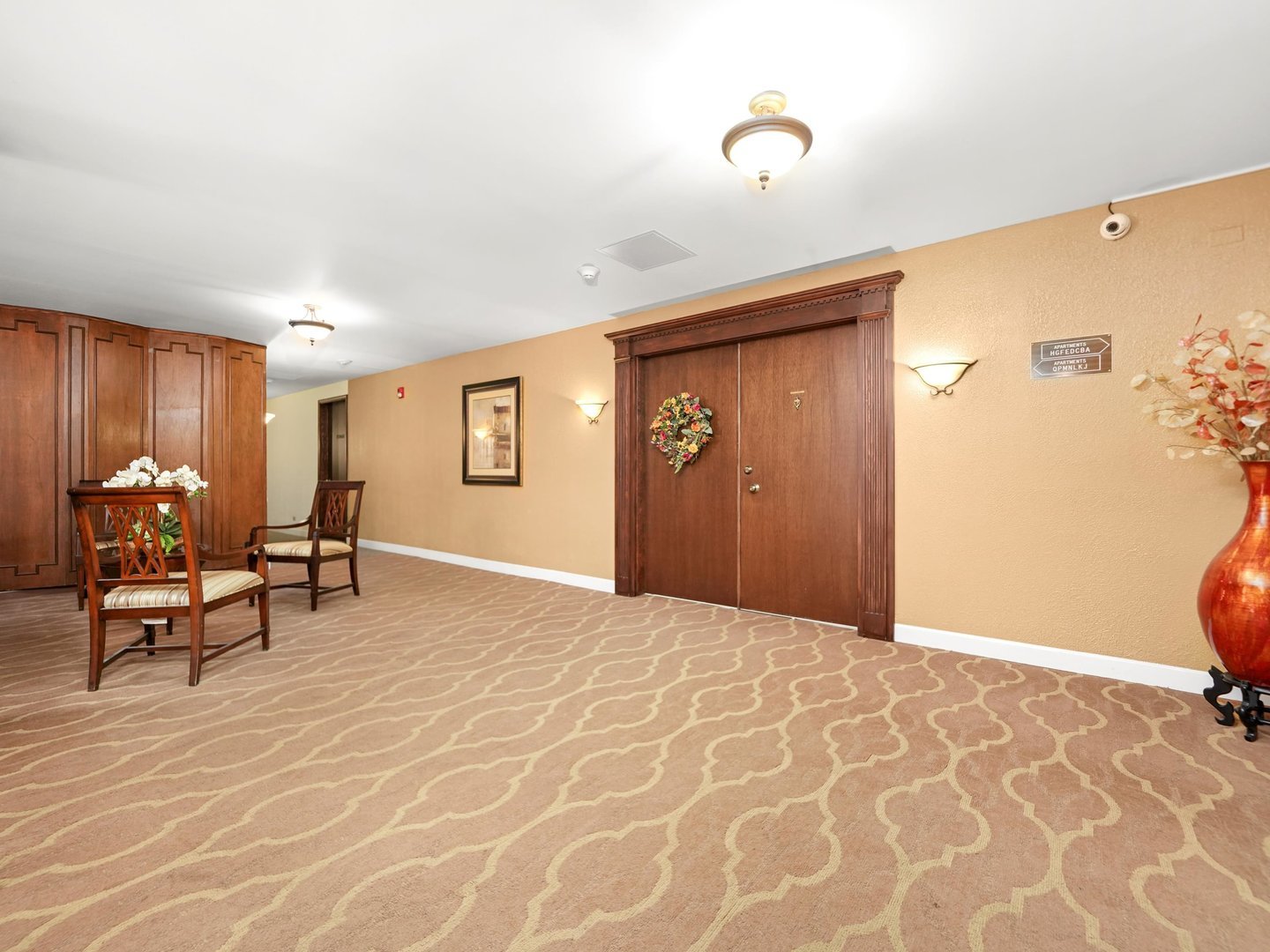 448 Raintree Court #5D, Glen Ellyn, IL 60137