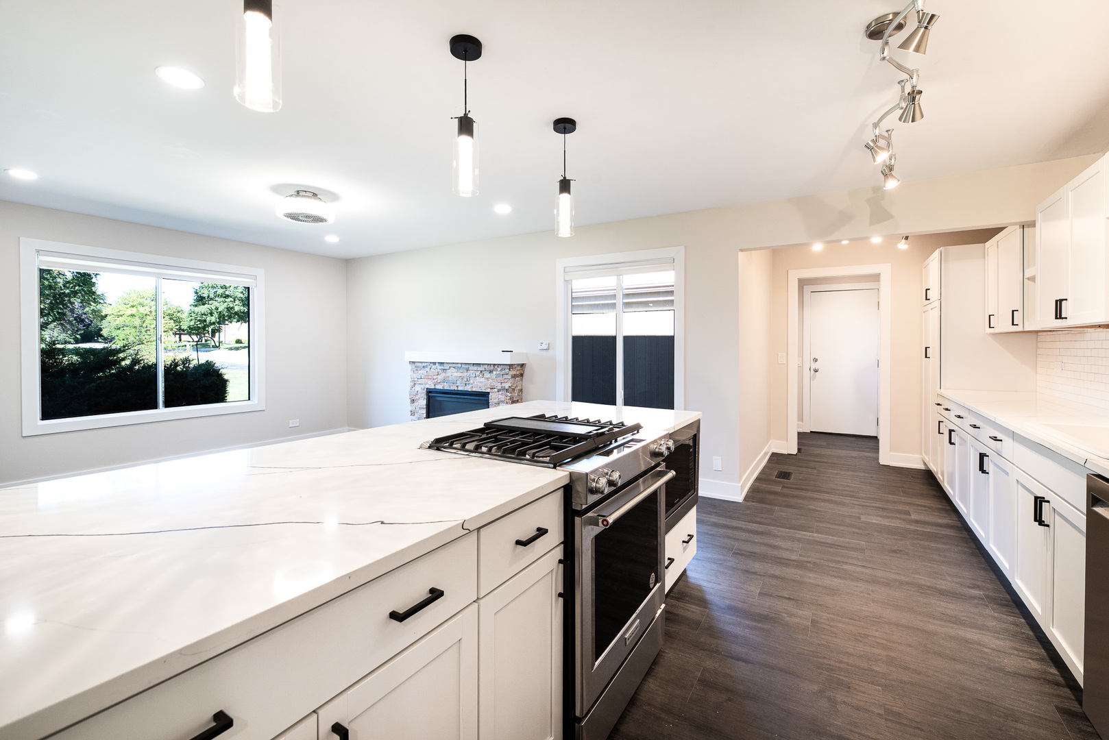 1325 Fairfax Lane, Buffalo Grove, IL 60089