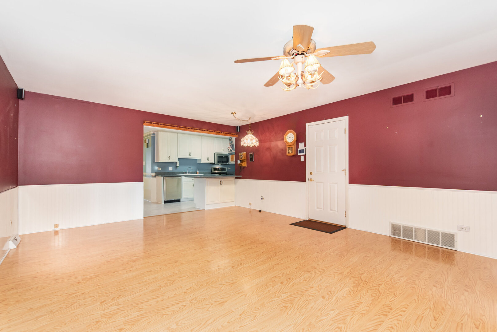 15200 Pine Drive, Oak Forest, IL 60452