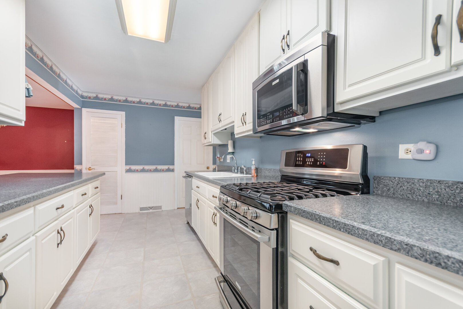 15200 Pine Drive, Oak Forest, IL 60452