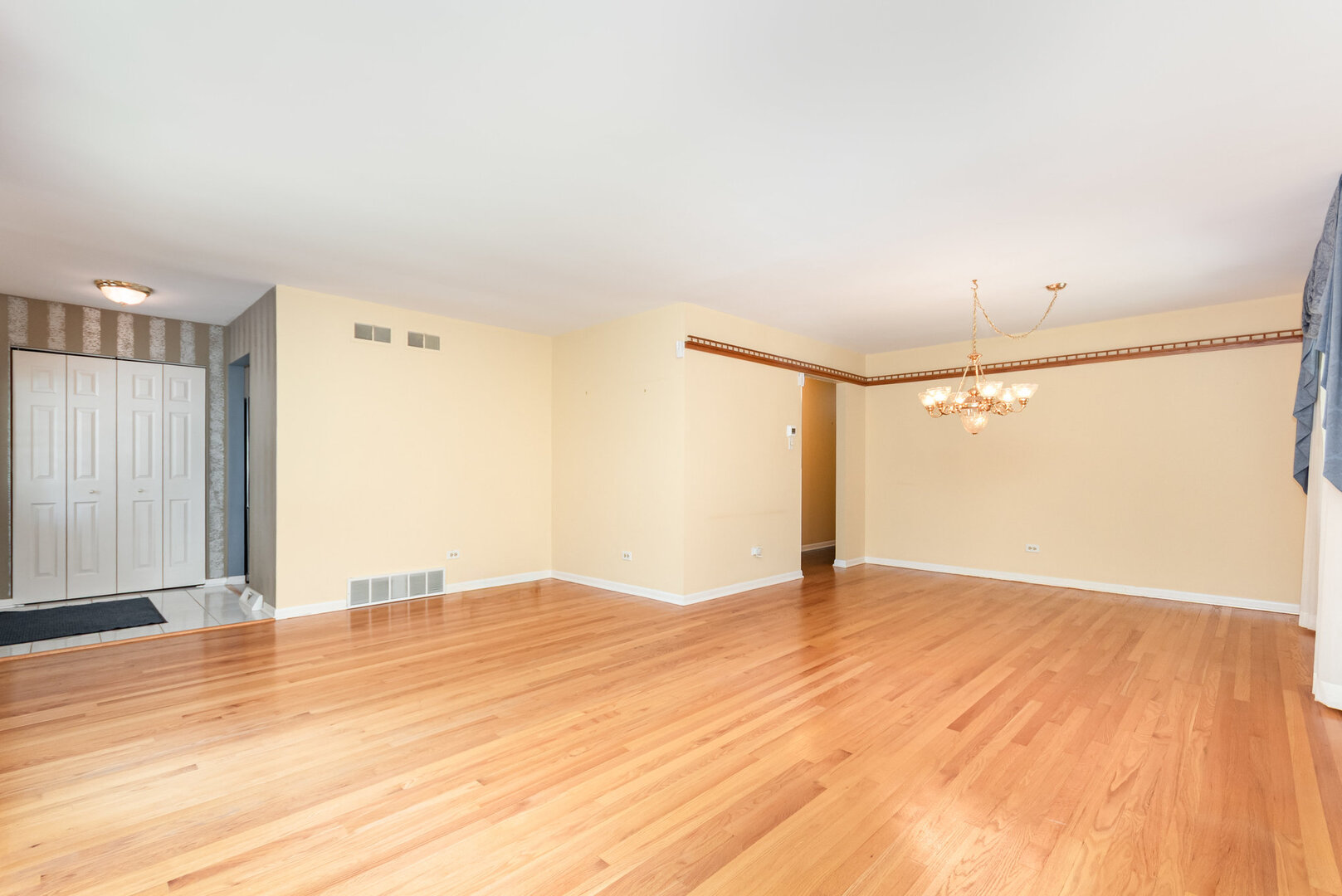 15200 Pine Drive, Oak Forest, IL 60452