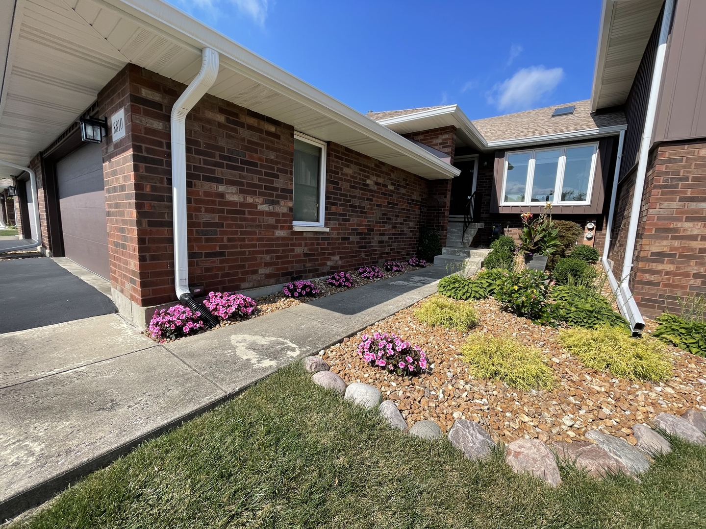 8810 CLEARVIEW Drive, Orland Park, IL 60462
