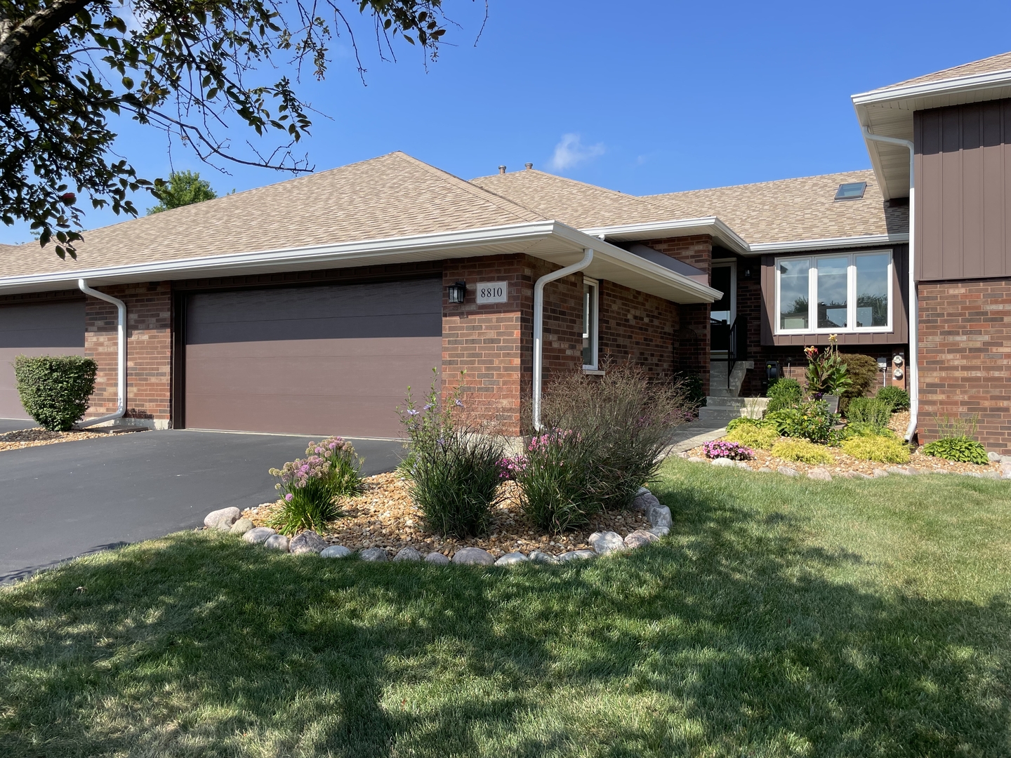 8810 CLEARVIEW Drive, Orland Park, IL 60462