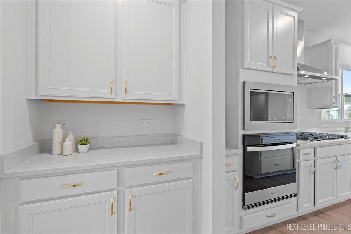 2308 Lawlor Lane, Naperville, IL 60564