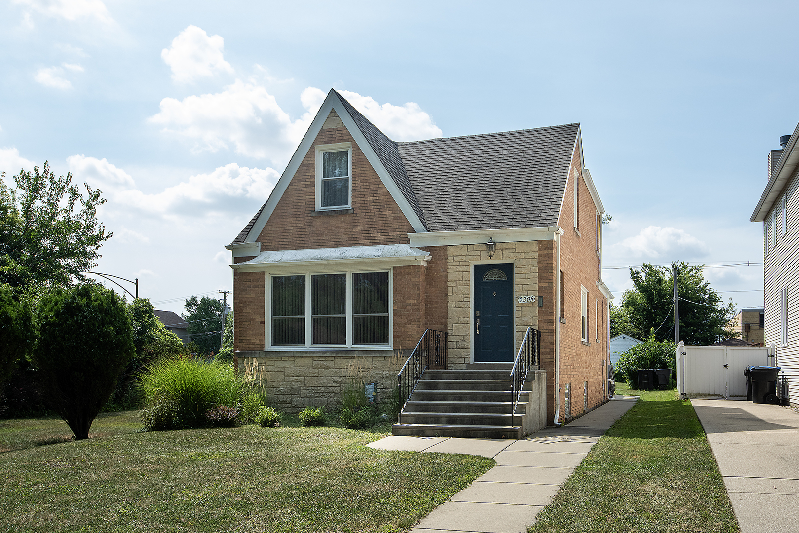 5305 W Ardmore Avenue, Chicago, IL 60646