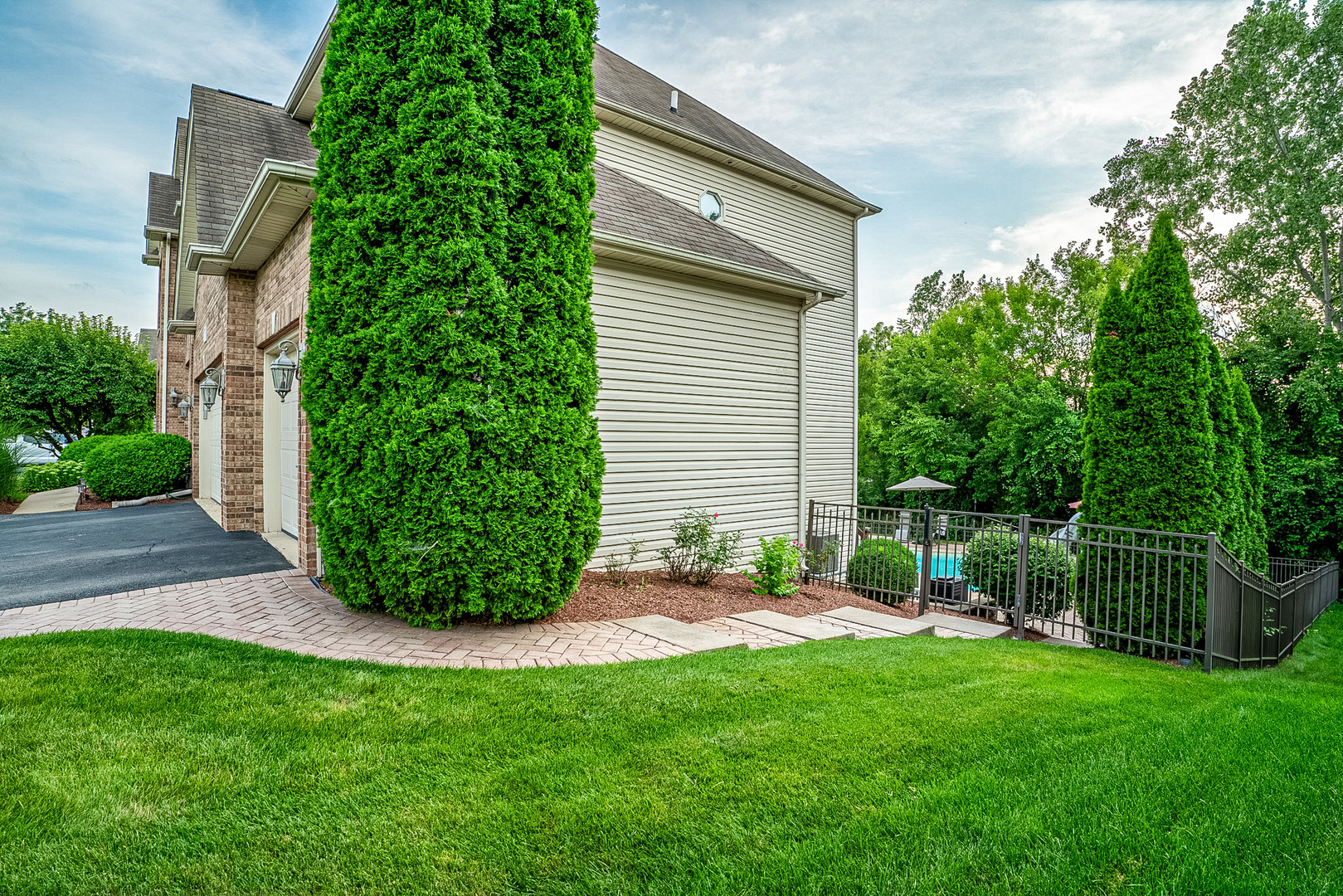 73 Johnson Woods Drive, Batavia, IL 60510