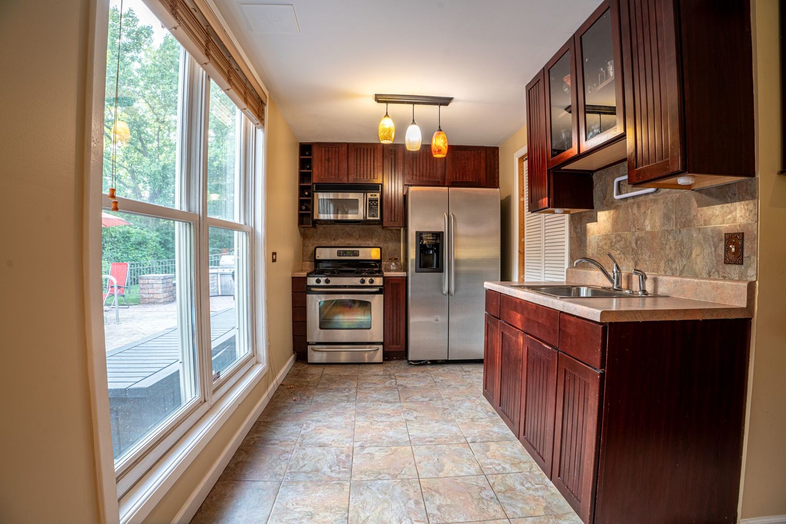 73 Johnson Woods Drive, Batavia, IL 60510