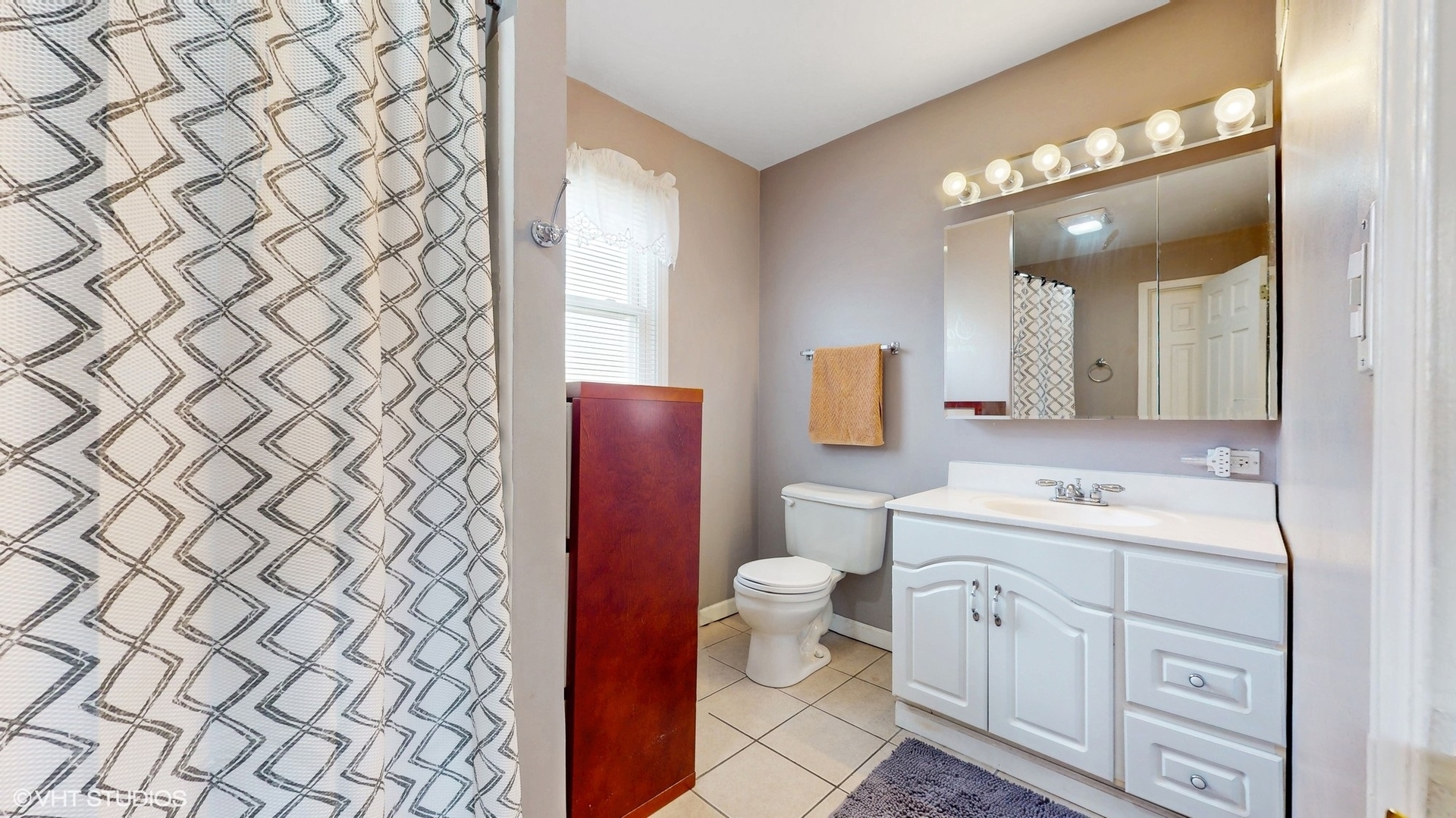 1416 S Robert Drive, Mount Prospect, IL 60056