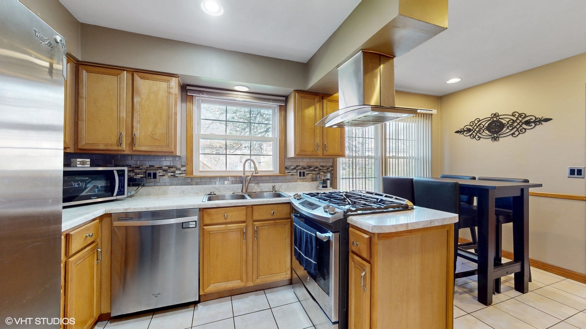 1416 S Robert Drive, Mount Prospect, IL 60056