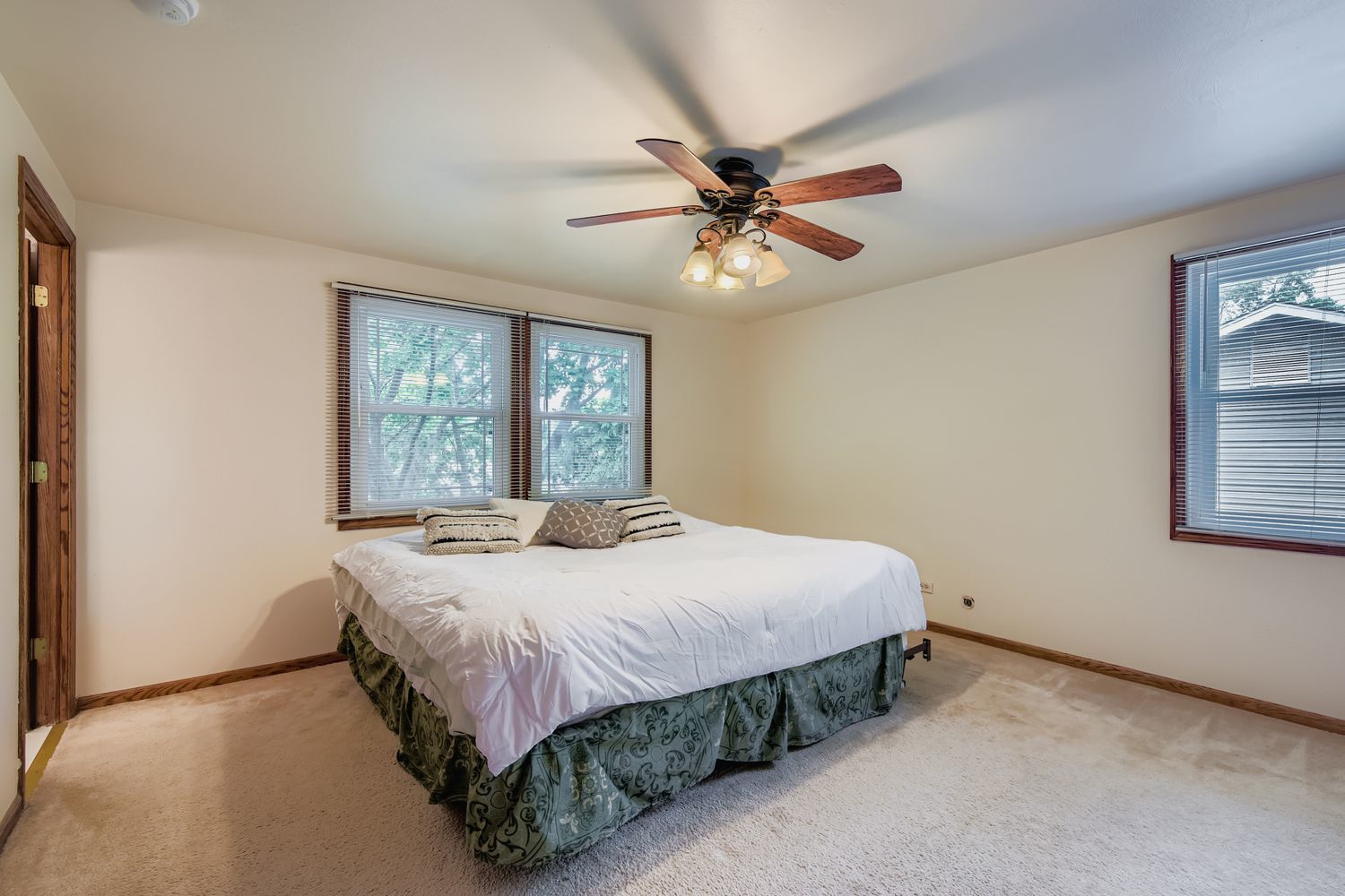 98 Stonegate Road, Buffalo Grove, IL 60089