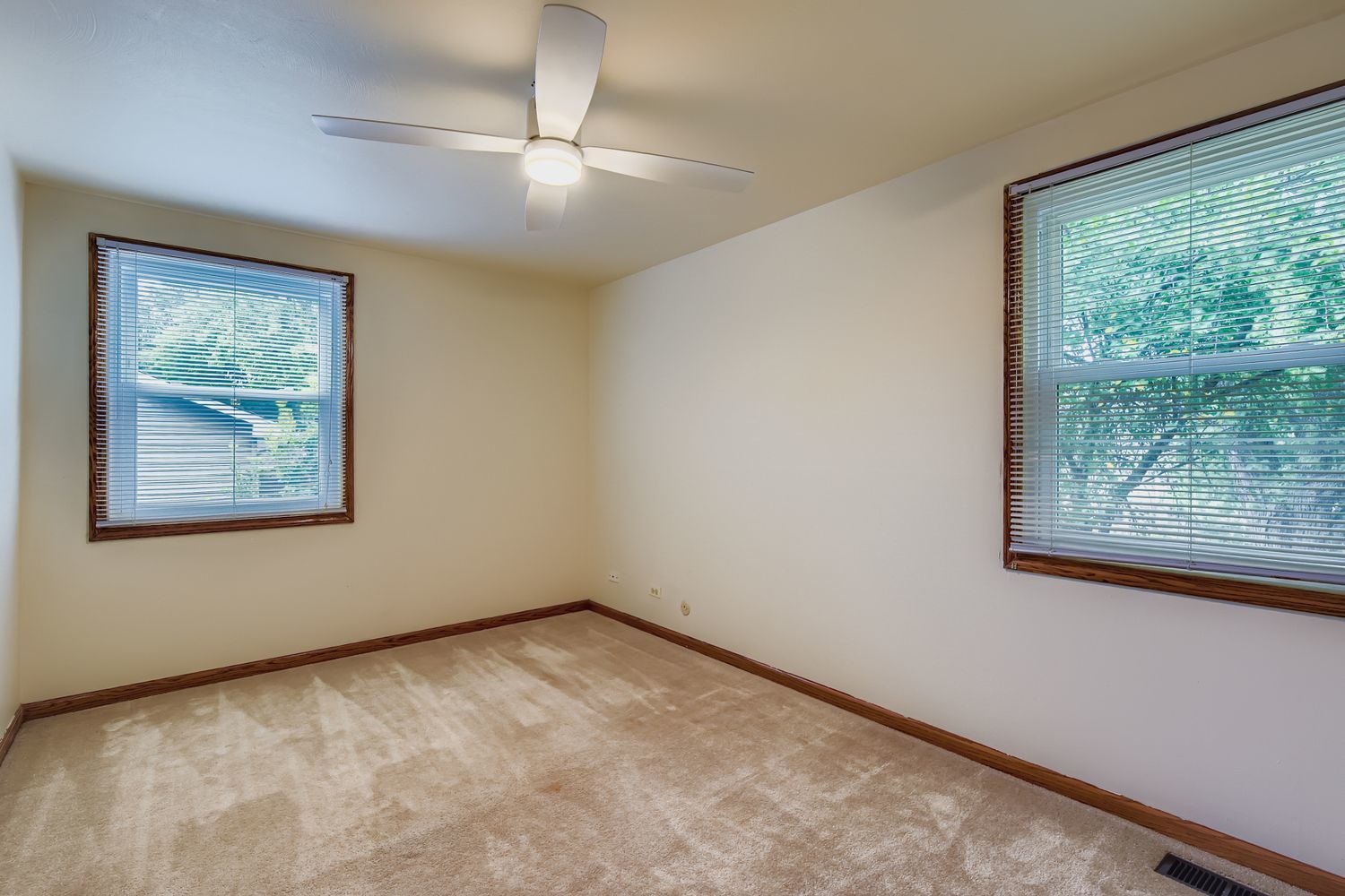 98 Stonegate Road, Buffalo Grove, IL 60089