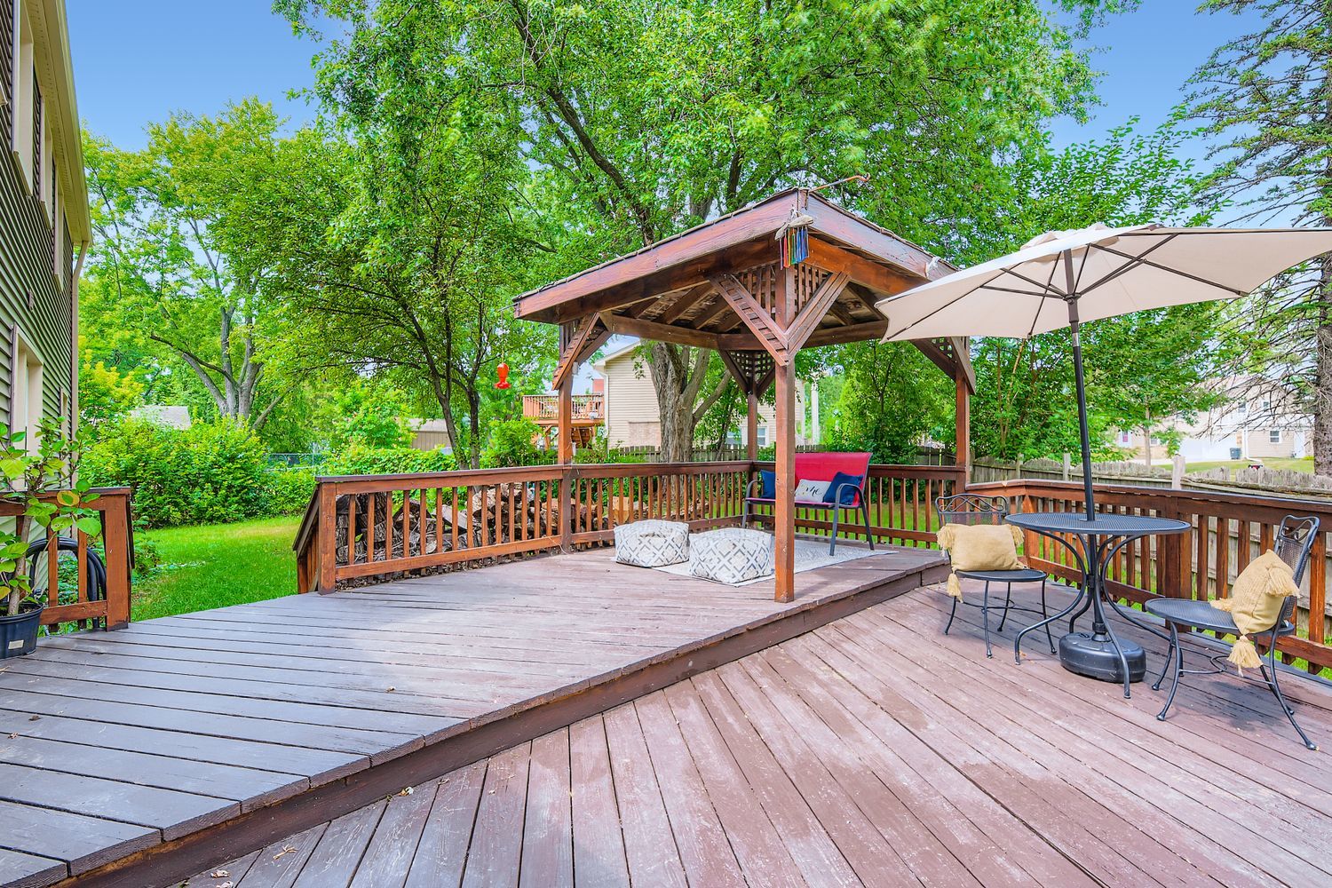 98 Stonegate Road, Buffalo Grove, IL 60089