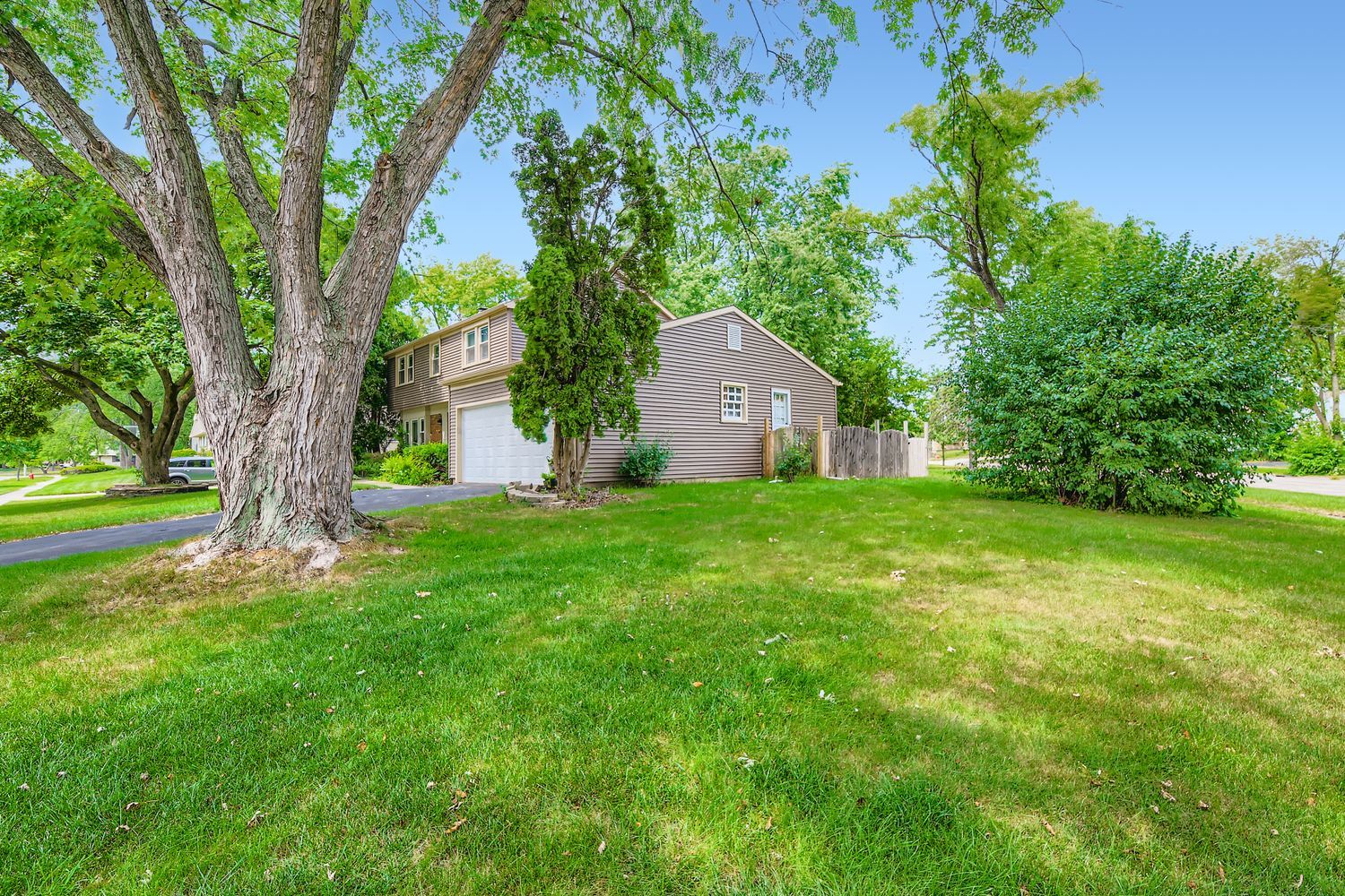 98 Stonegate Road, Buffalo Grove, IL 60089