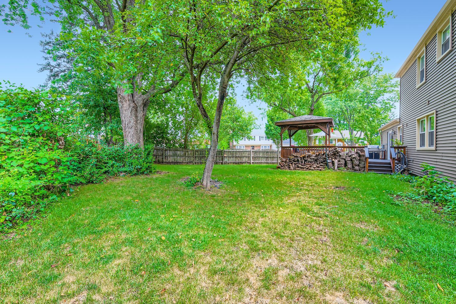 98 Stonegate Road, Buffalo Grove, IL 60089
