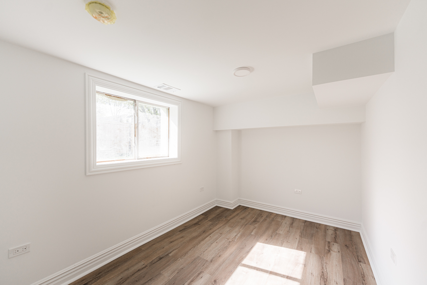 4134 W Roscoe Street, Chicago, IL 60641