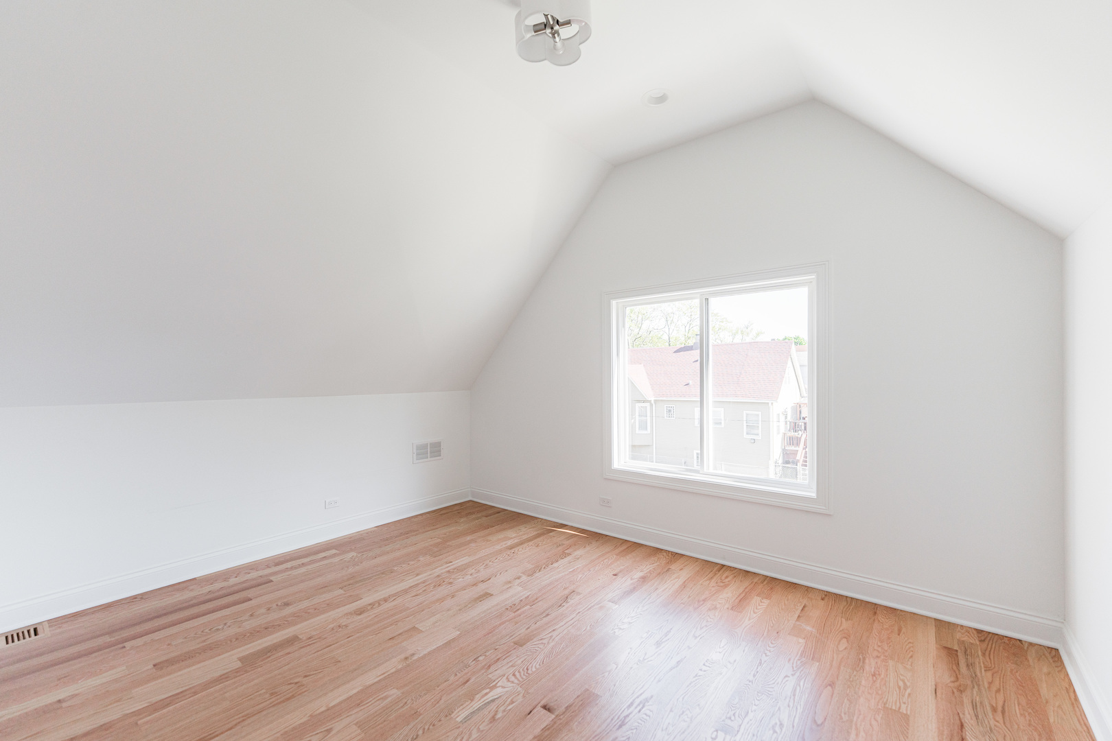 4134 W Roscoe Street, Chicago, IL 60641