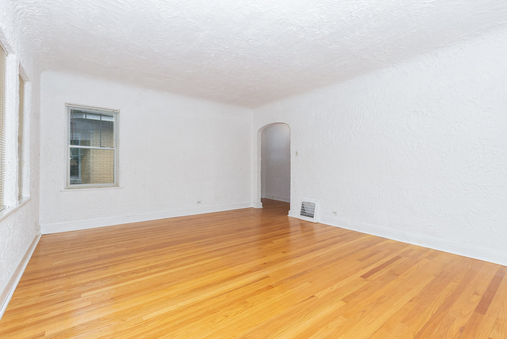 6543 N Oshkosh Avenue, Chicago, IL 60631