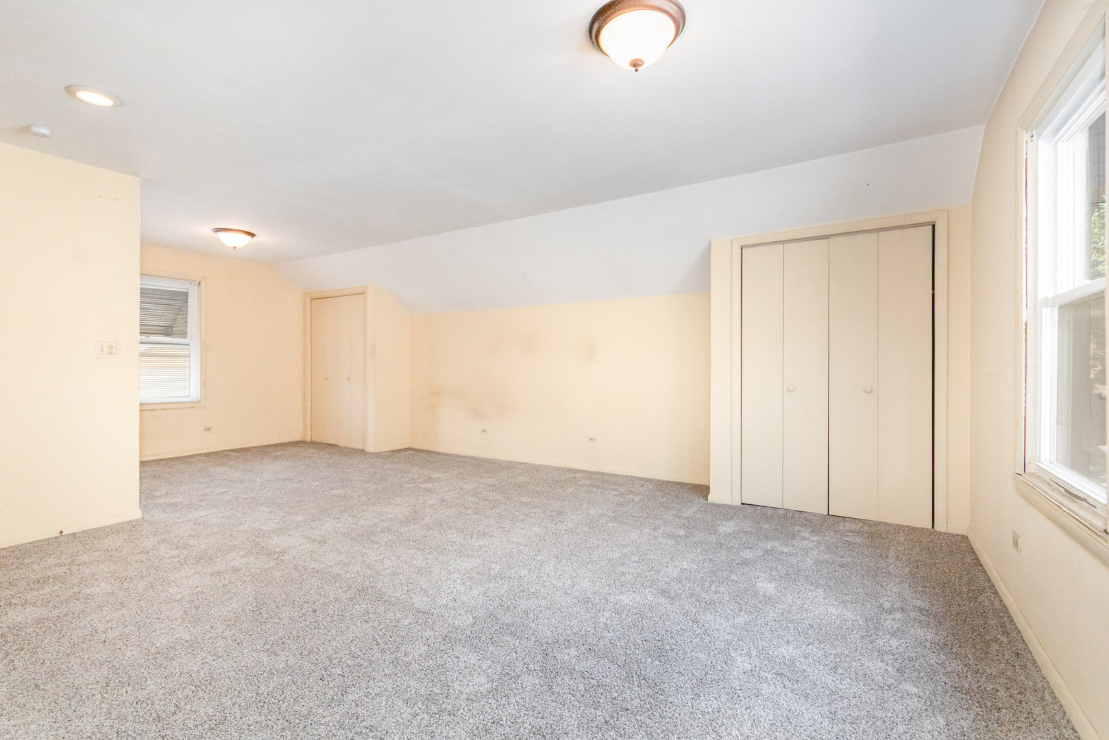 6543 N Oshkosh Avenue, Chicago, IL 60631
