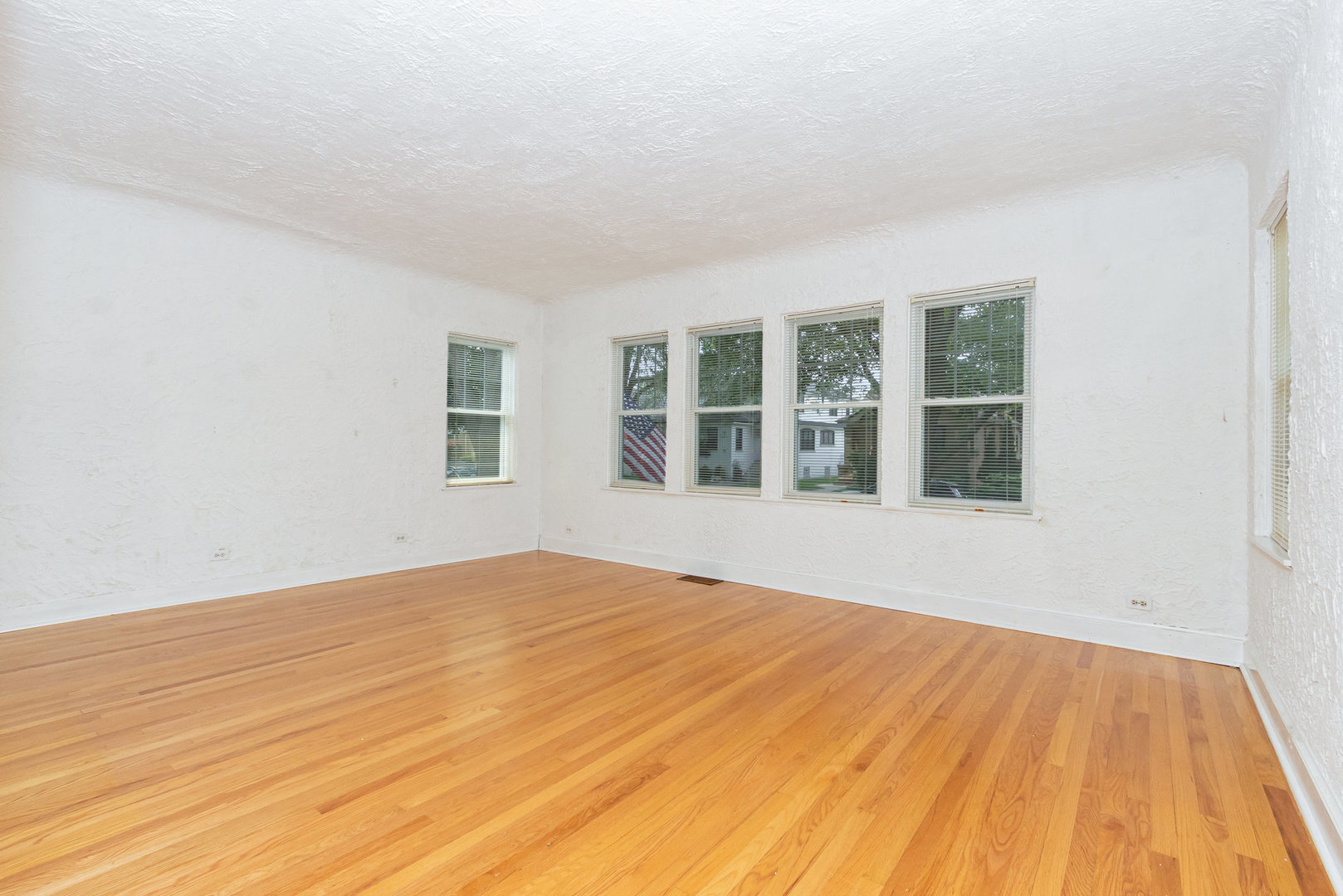 6543 N Oshkosh Avenue, Chicago, IL 60631
