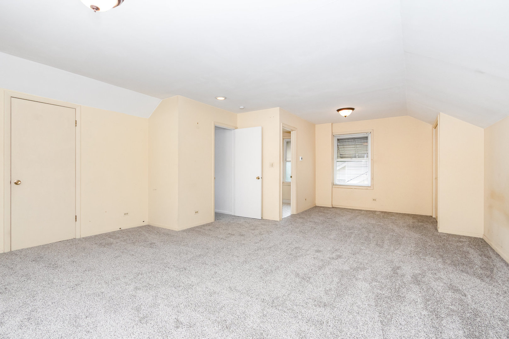 6543 N Oshkosh Avenue, Chicago, IL 60631