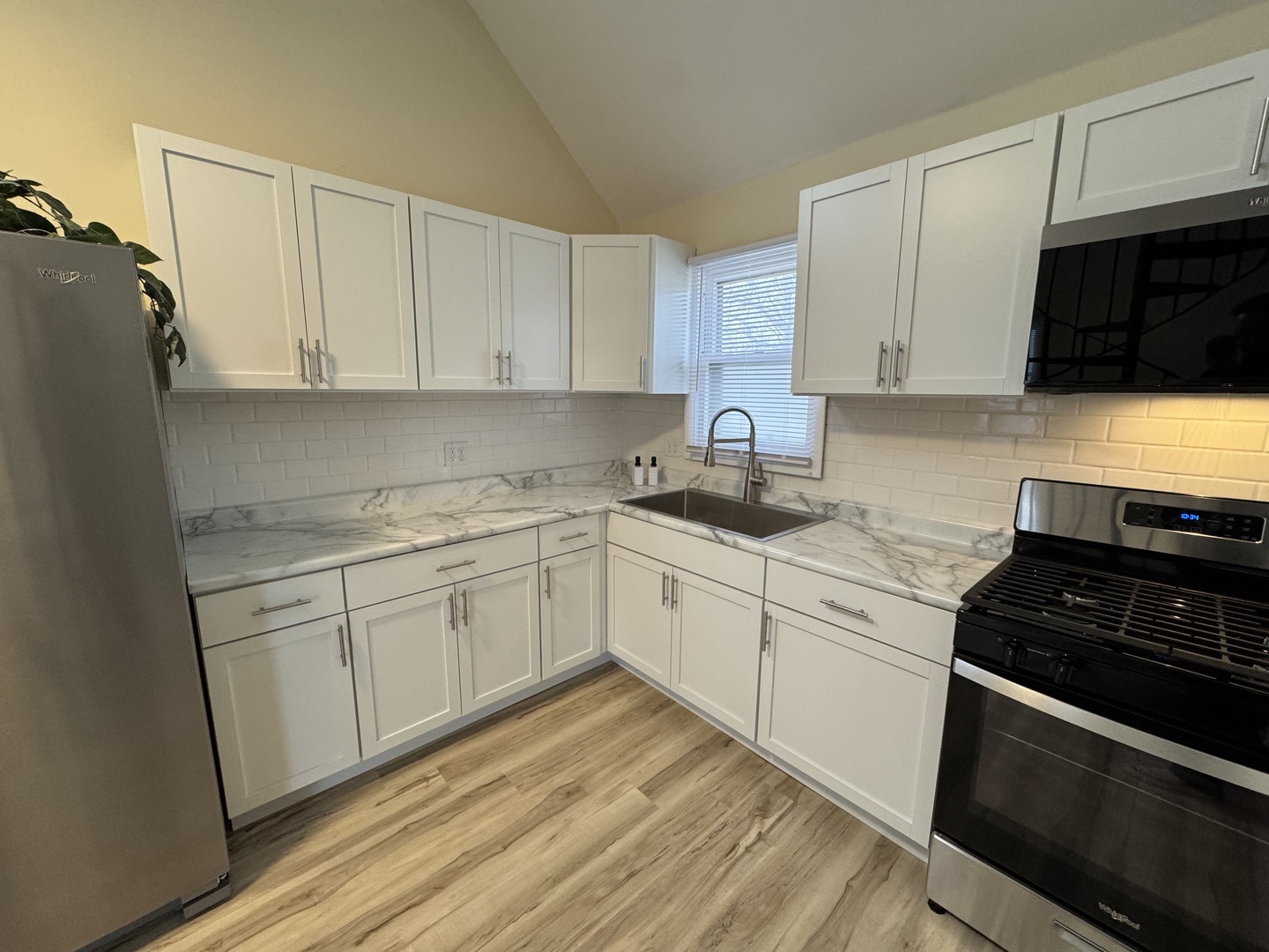 42309 Woodbine Avenue, Antioch, IL 60002