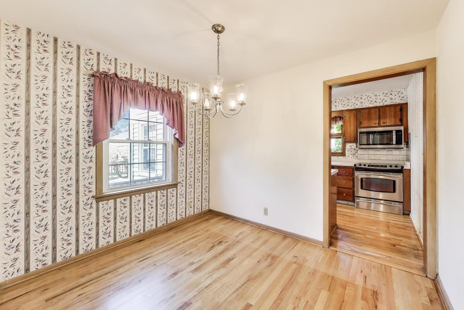 210 N Russel Street, Mount Prospect, IL 60056