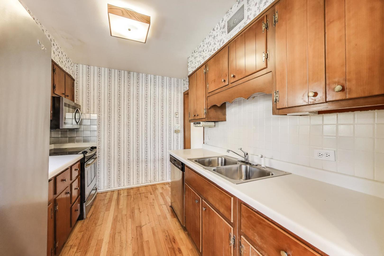 210 N Russel Street, Mount Prospect, IL 60056