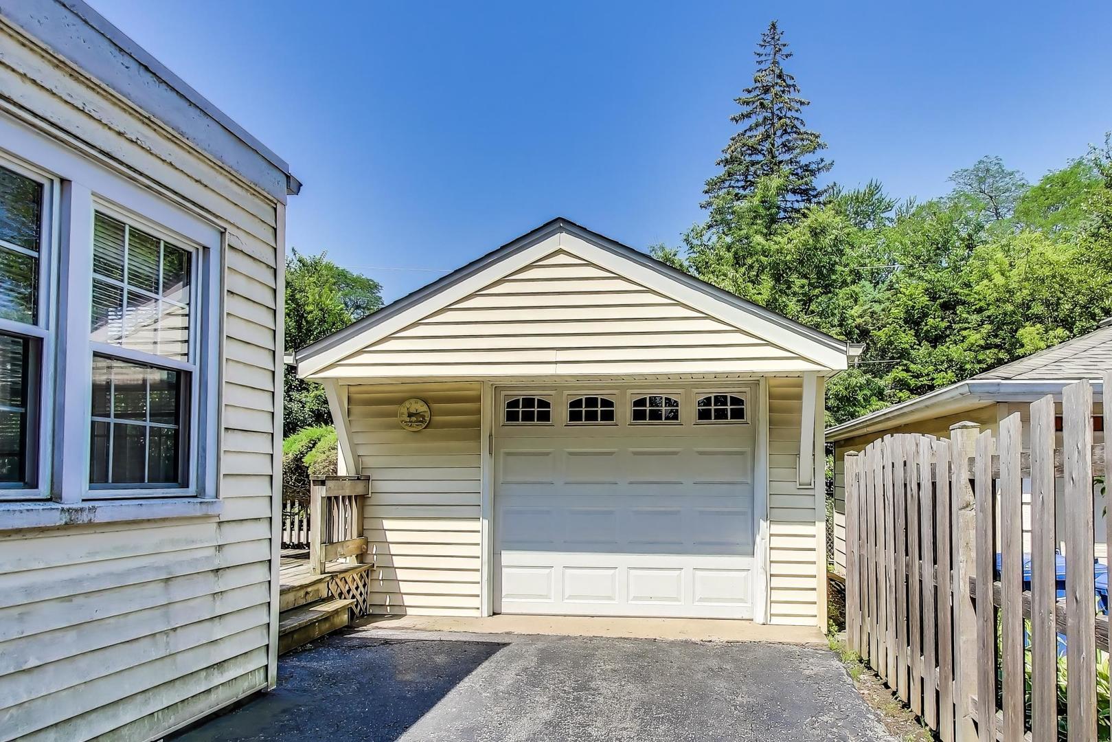210 N Russel Street, Mount Prospect, IL 60056