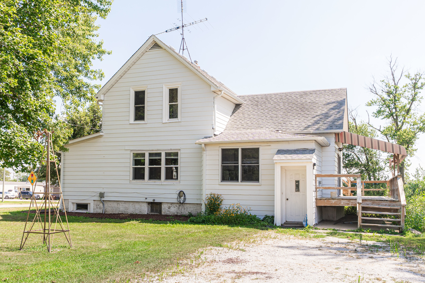245 S Somonauk Road, Cortland, IL 60112