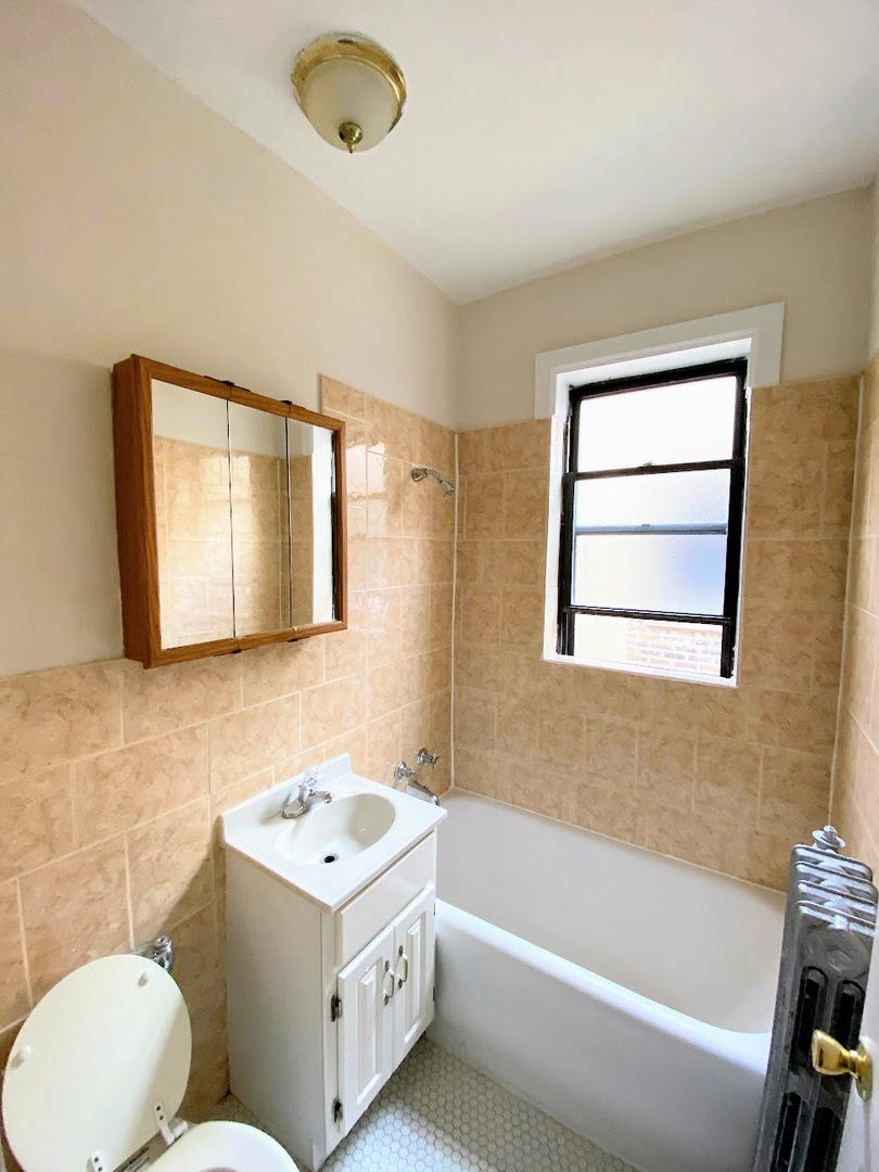 839 W Sheridan Road #418, Chicago, IL 60613