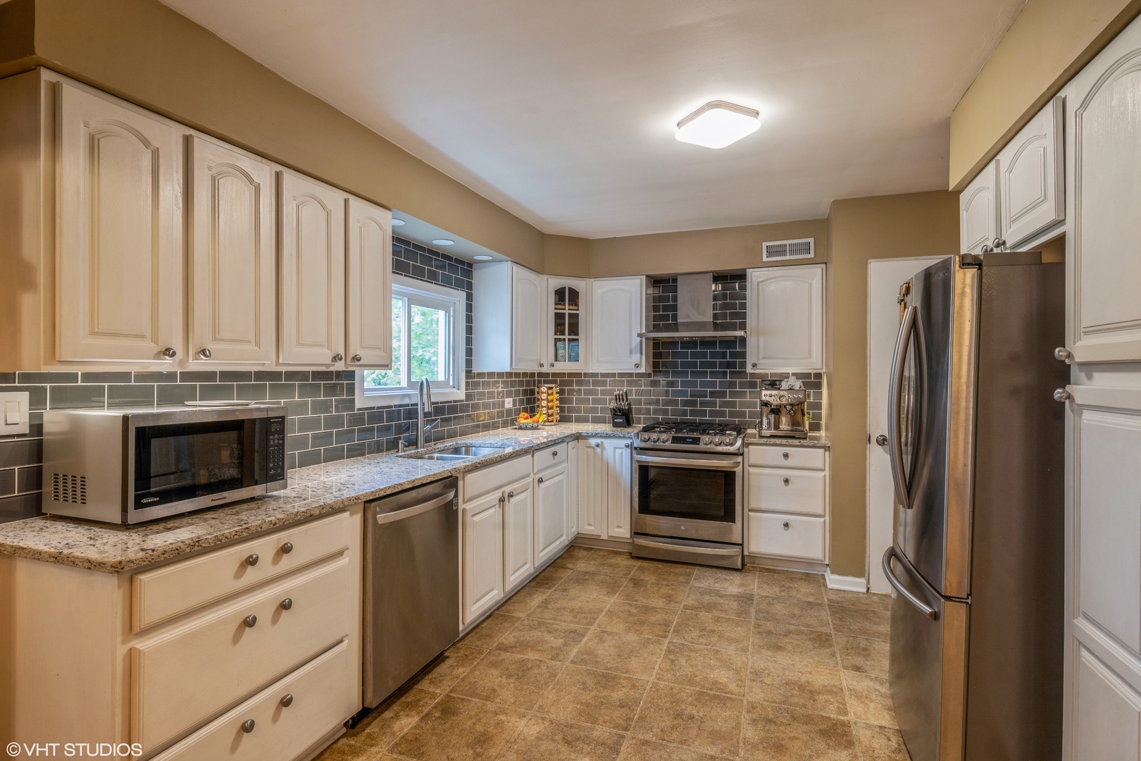 10725 Forestview Road, Countryside, IL 60525