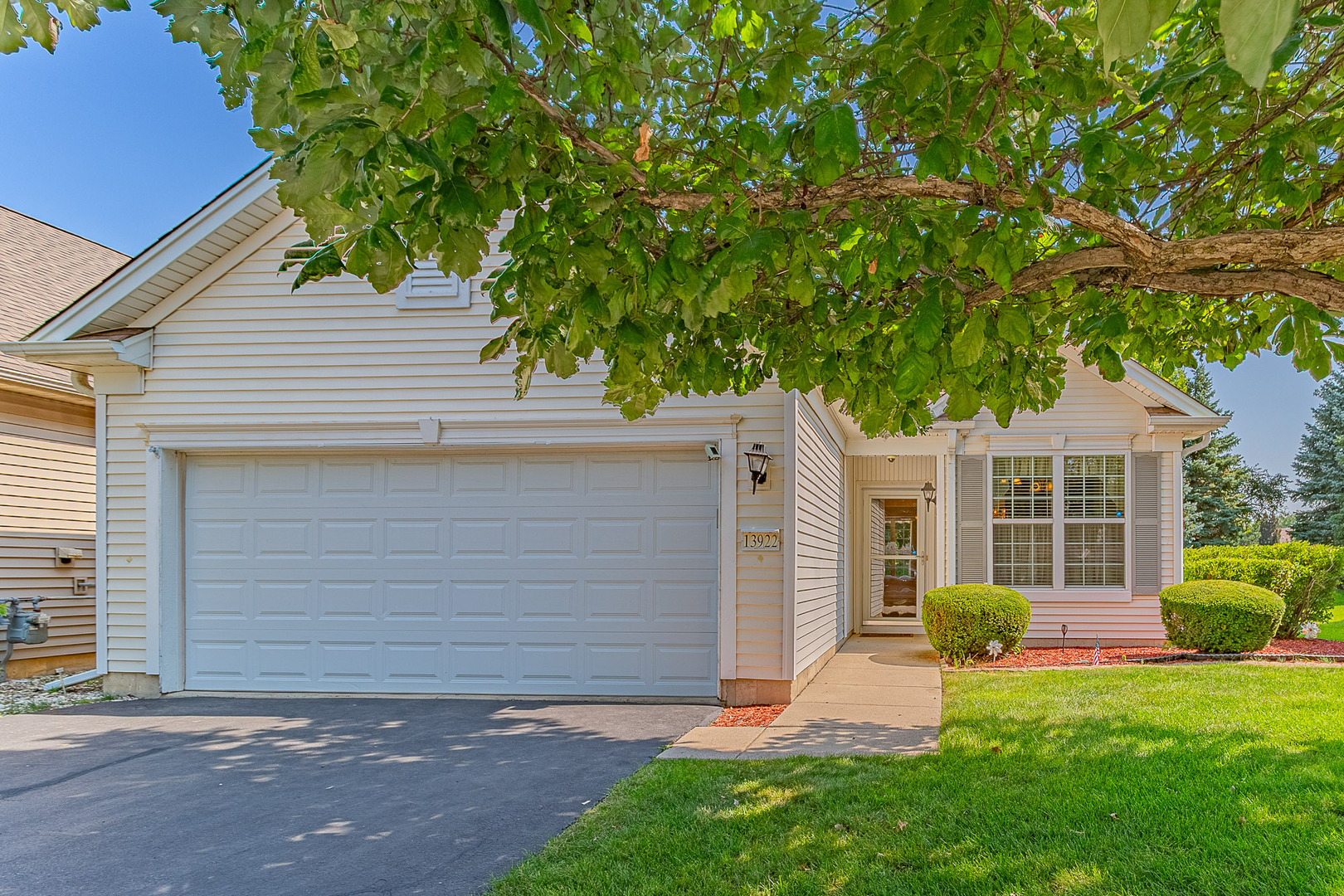 13922 Palisades Avenue, Huntley, IL 60142