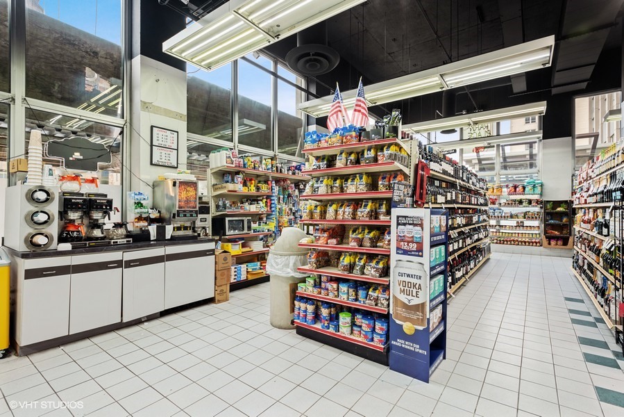 655 W IRVING PARK Road #1813, Chicago, IL 60613