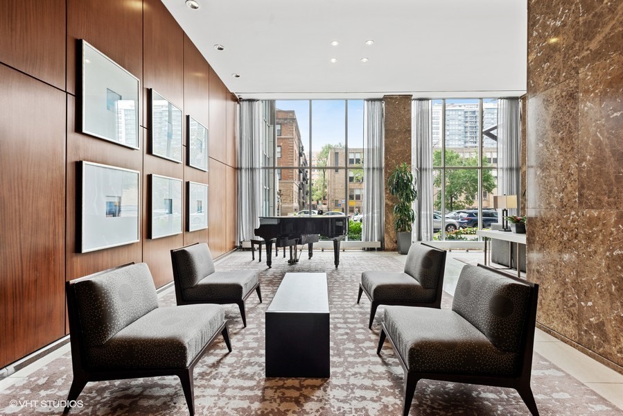 655 W IRVING PARK Road #1813, Chicago, IL 60613