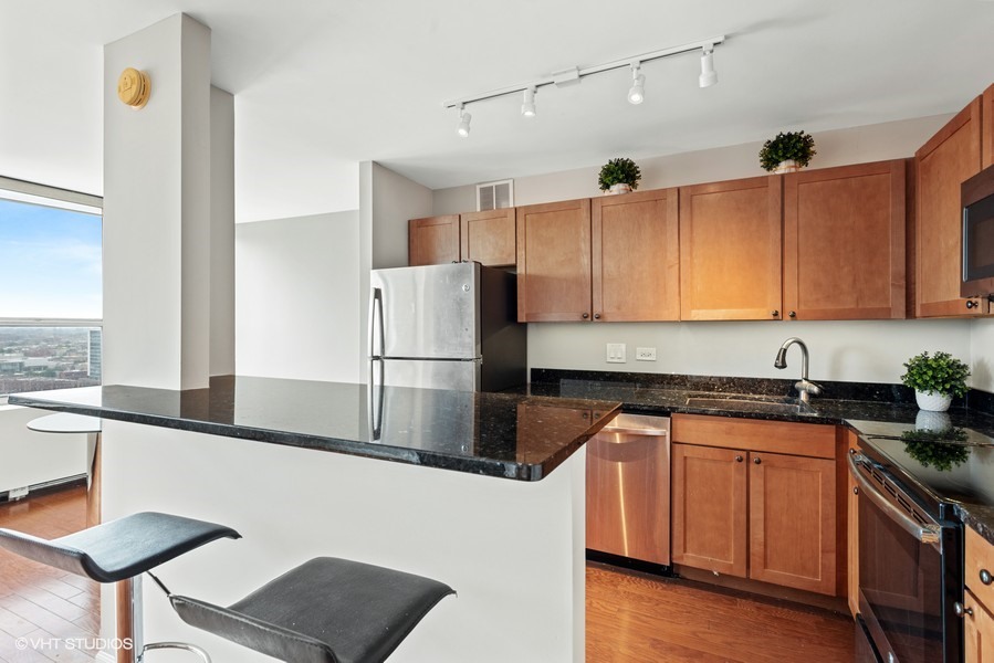 655 W IRVING PARK Road #1813, Chicago, IL 60613