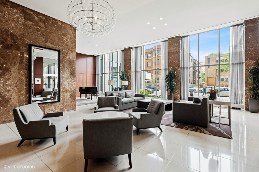655 W IRVING PARK Road #1813, Chicago, IL 60613
