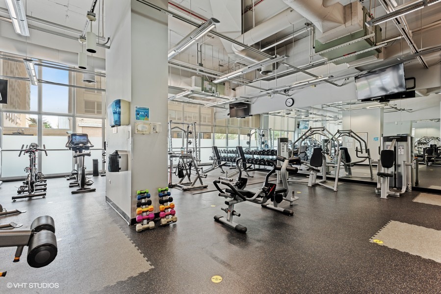 655 W IRVING PARK Road #1813, Chicago, IL 60613