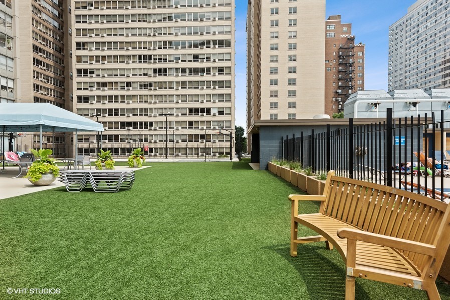 655 W IRVING PARK Road #1813, Chicago, IL 60613