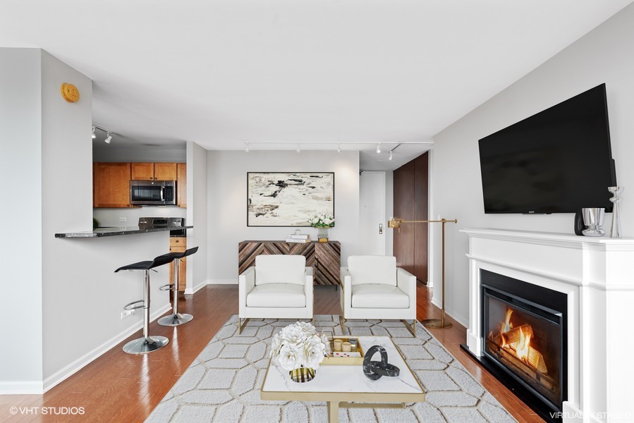 655 W IRVING PARK Road #1813, Chicago, IL 60613