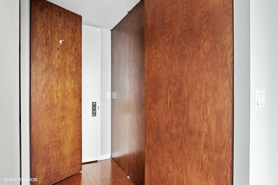 655 W IRVING PARK Road #1813, Chicago, IL 60613