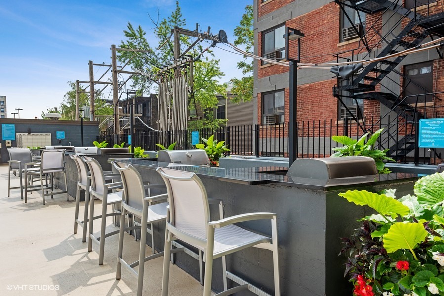 655 W IRVING PARK Road #1813, Chicago, IL 60613