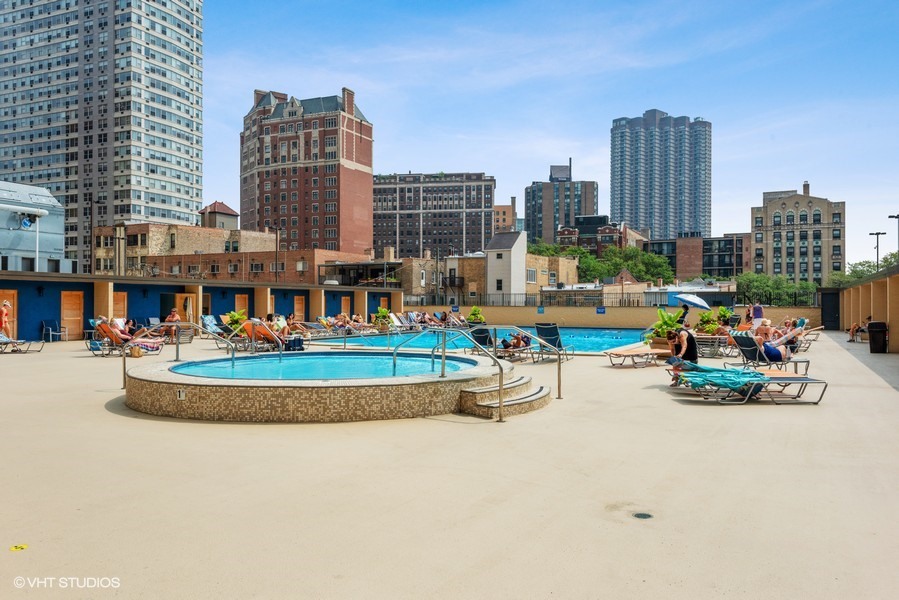 655 W IRVING PARK Road #1813, Chicago, IL 60613
