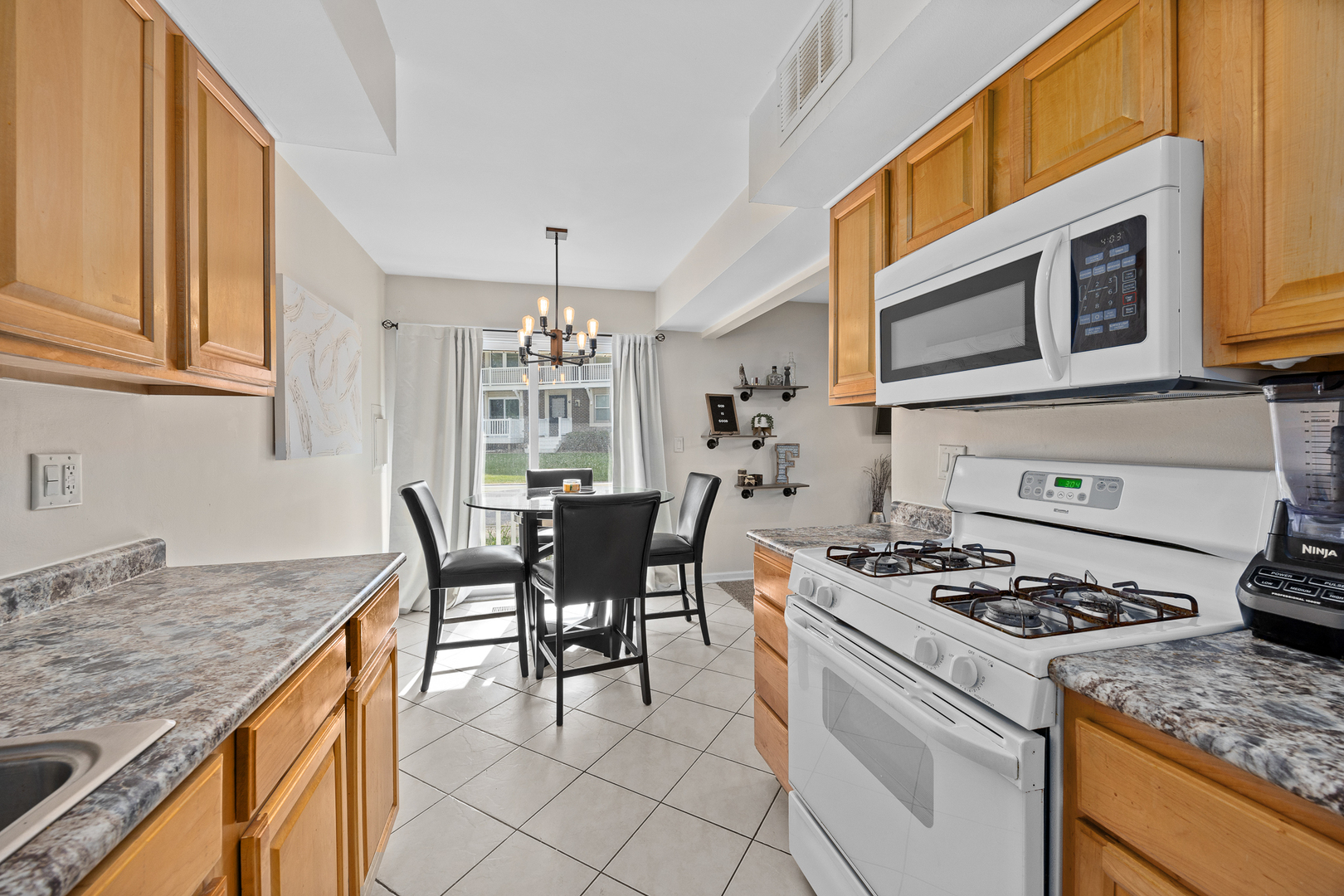 209 Amherst Court #C, Bloomingdale, IL 60108