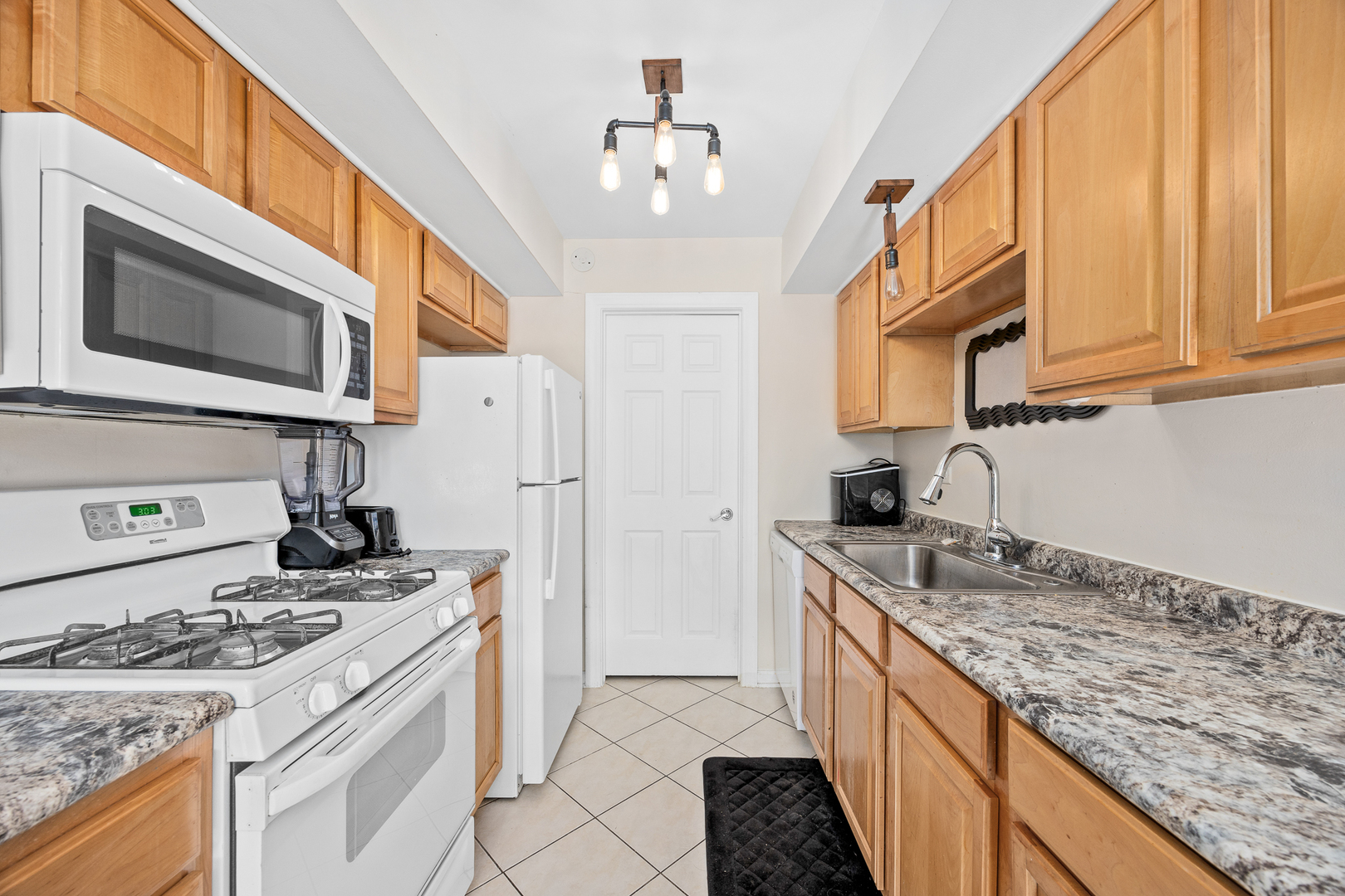 209 Amherst Court #C, Bloomingdale, IL 60108