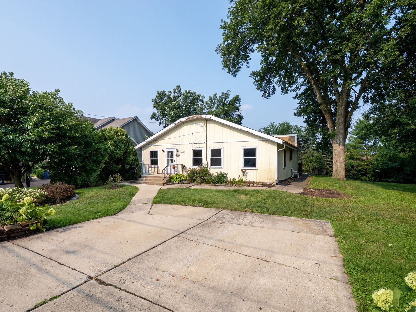 2022 Stoddard Avenue, Wheaton, IL 60187