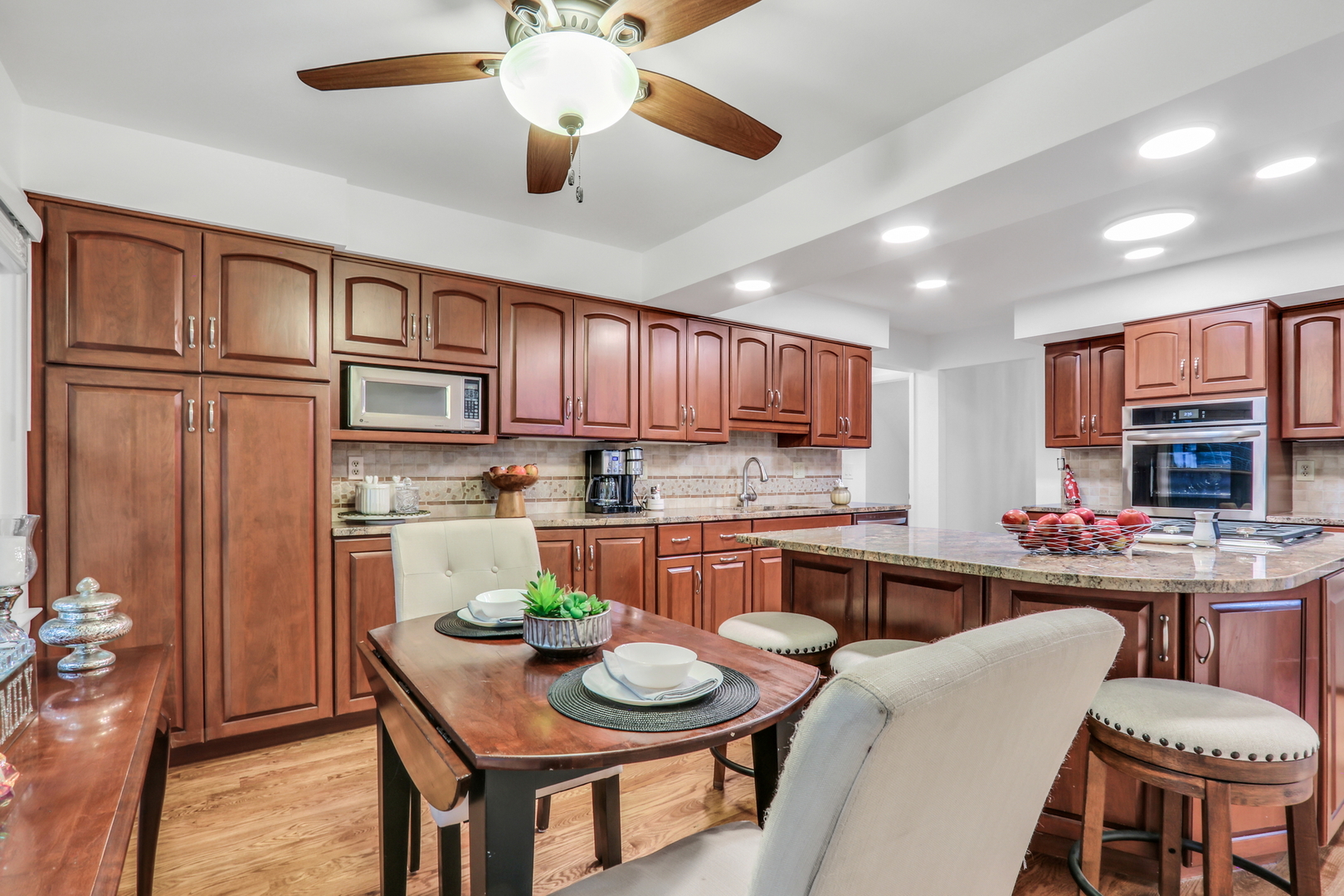 2310 Malik Court, Glenview, IL 60025
