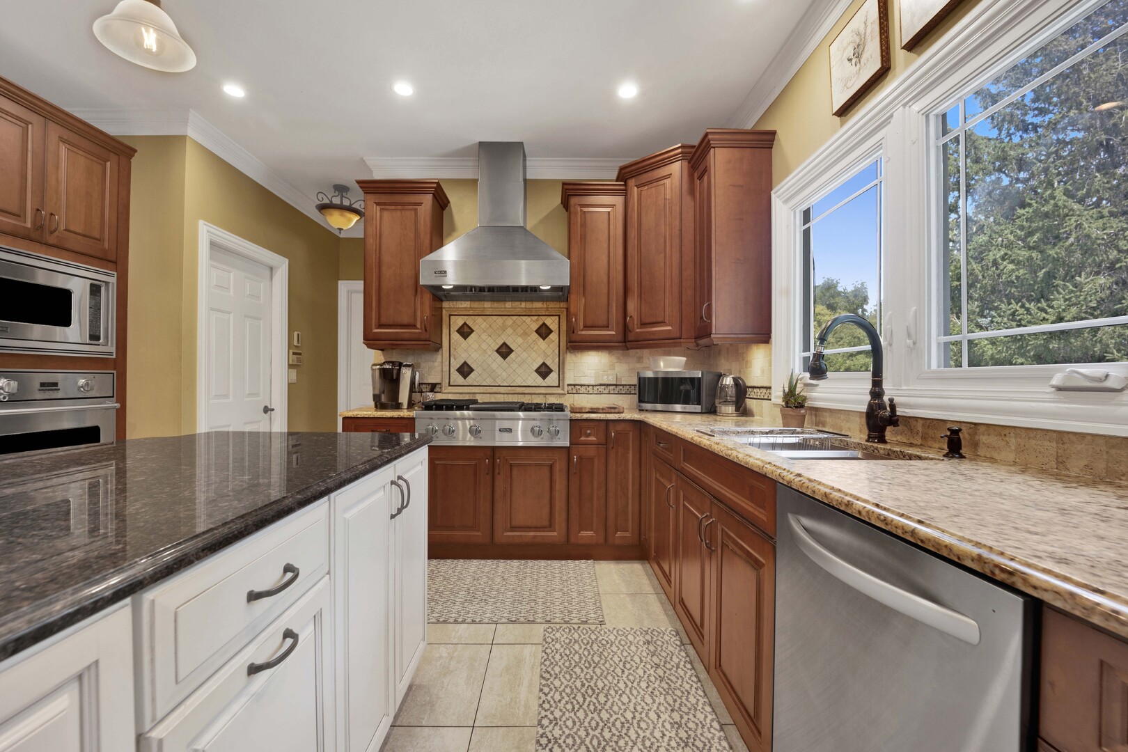 3884 Cadella Circle, Naperville, IL 60564