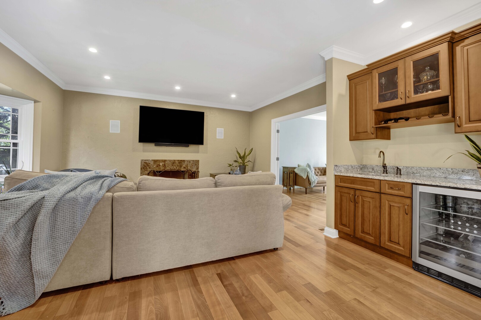 3884 Cadella Circle, Naperville, IL 60564